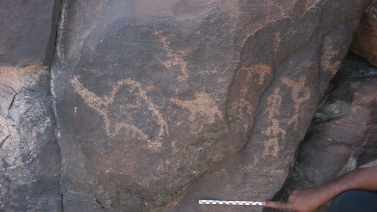 Gravures rupestres datées du 2ᵉ millénaire avant J.-C. (massif du Dakka, au sud-ouest de la République de Djibouti).. 