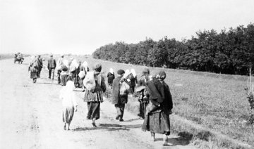 Des paysans souffrant de la famine fuient leur village Kharkiv pour se réfugier en ville et tenter de trouver de la nourriture. Photo clandestine réalisée par Alexander Wienerberger
