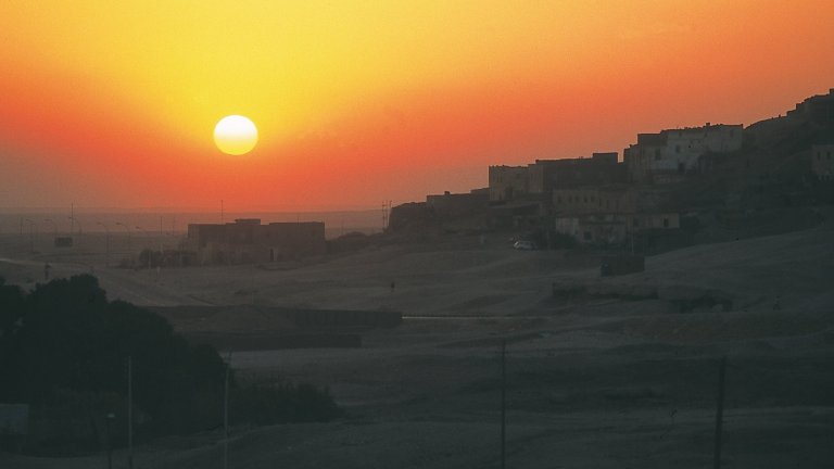 Lever de soleil à Thèbes, en Égypte