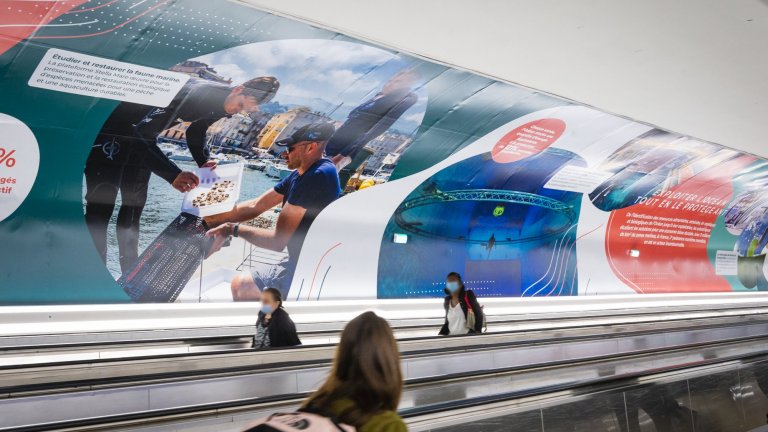 Exposition "L’Océan, colosse aux pieds d’argile", dans le métro parisien en 2022